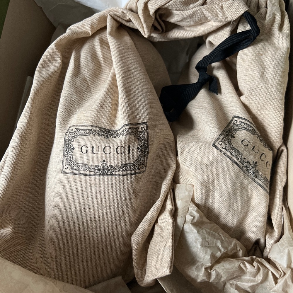 Never worn Gucci slides